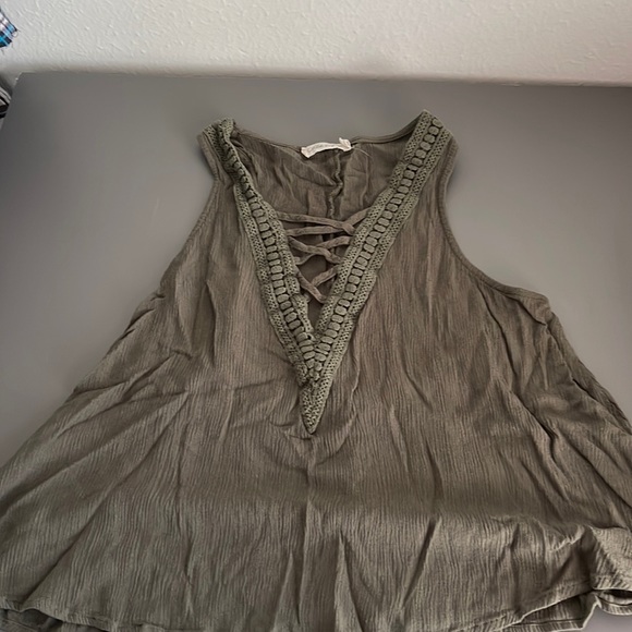 Flowy Tank - Picture 1 of 3
